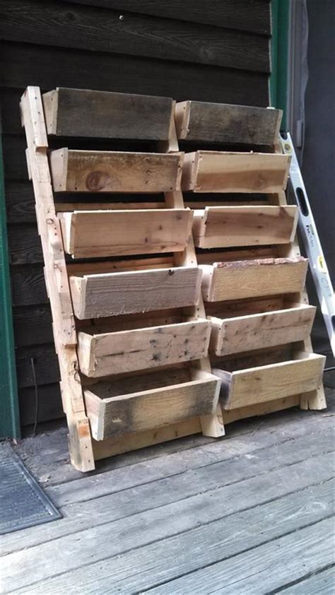 24 Amazing Uses For Old Pallets