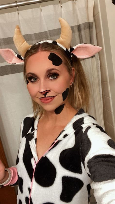 Cow makeup and costume. Cow Diy Costume, Cow Halloween Costume, Halloween Makeup Looks ...