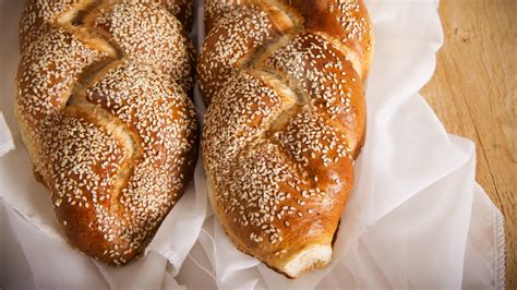 Why Do Jews Eat Challah on Shabbat? | The Nosher