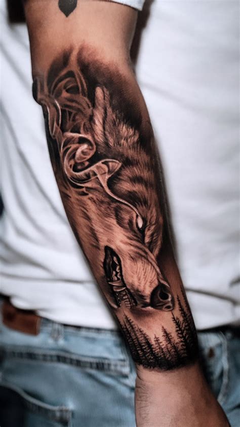 Smoking wolf by Izzi Tattoo from Paradise tattoo studio in Guatemala : r/tattoos