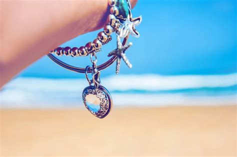 21 Best Charm Bracelets: Your Buyer's Guide (2020)