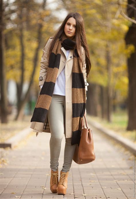 Stylish Outfits With A Scarf and Smart Ways to Tie the Scarf - Pretty Designs