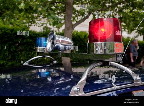 Car police siren hi-res stock photography and images - Alamy