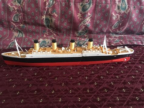 R.M.S Titanic Break-away Toy Boat Submersible Model Ship, 16.5" (RARE ...