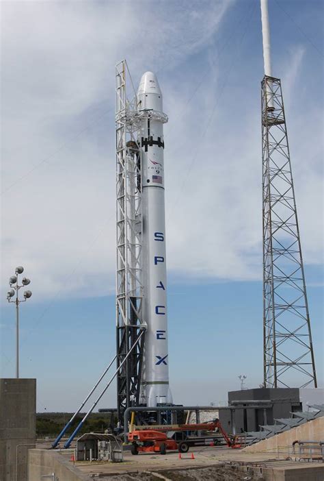 Photo Gallery: Falcon 9 Now Vertical on the Launchpad - Universe Today