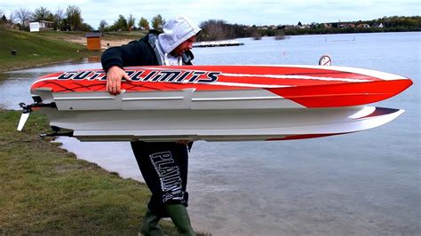 GIGANTIC POWERFUL RC POWERBOAT SPEEDBOAT HPR-233 130 KMH BRUTAL SPEED 25... | Power boats, Radio ...