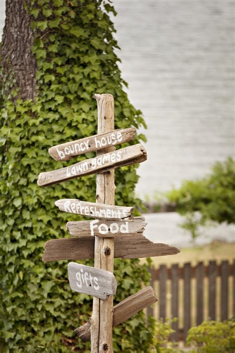 DIY wedding signs for outdoor Washington wedding