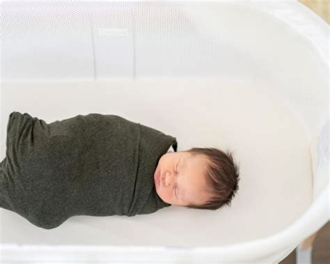 Bassinet Vs. Crib—Which is Best for Your Baby?