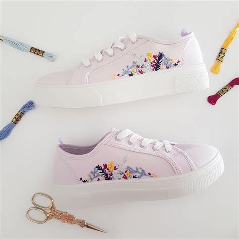 Spring Floral Embroidery Shoes + free embroidery pattern - For The Frills