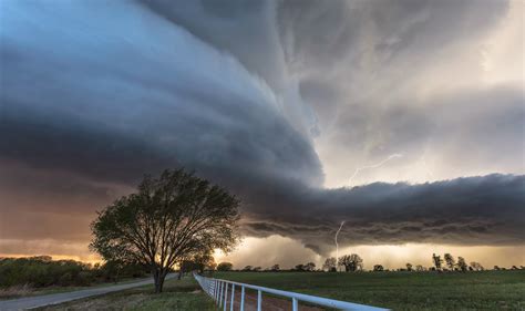 Dangerous Power of Nature : Spectacular Shelf Clouds