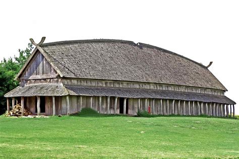 Mead Hall: The Longhouse of the Nordic Kings - Malevus