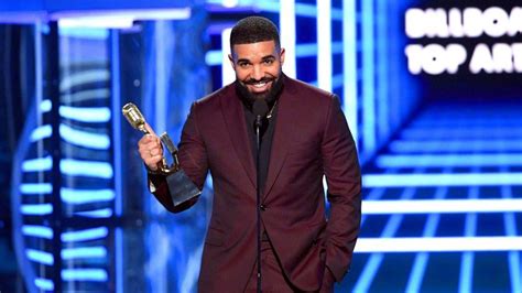 Drake Makes History At The Billboard Music Awards | CelebHeights.org