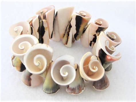 Shell Stretch Bracelet