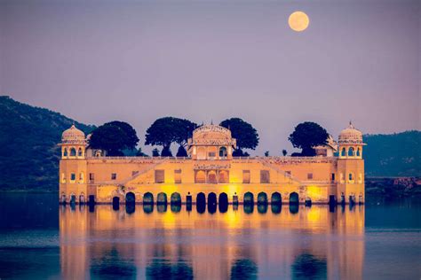 UDAIPUR Intercontinental AIRPORT - آب معدنی ته تی تاک دنا