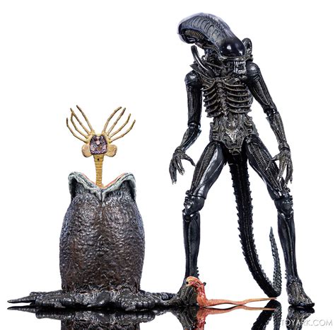 Advanced look at NECA Alien 40th Anniversary Ultimate Big Chap Alien ...