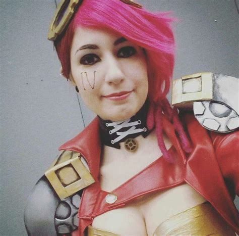 Vi from League of Legends | Cosplay Amino