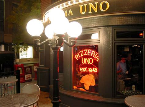 Pizzeria Uno | Roadfood