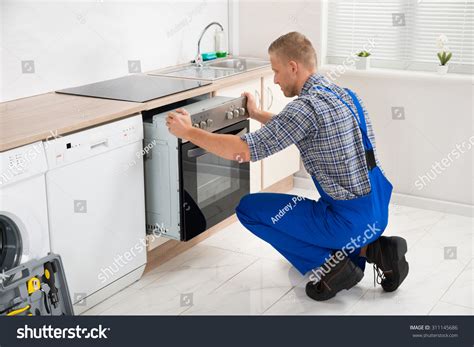 24,635 Appliance Installation Images, Stock Photos & Vectors | Shutterstock