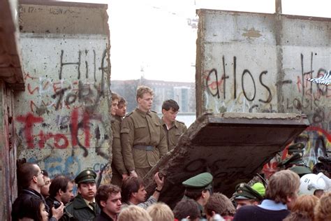 The fall of the Berlin Wall created a New World Order 30 years ago ...