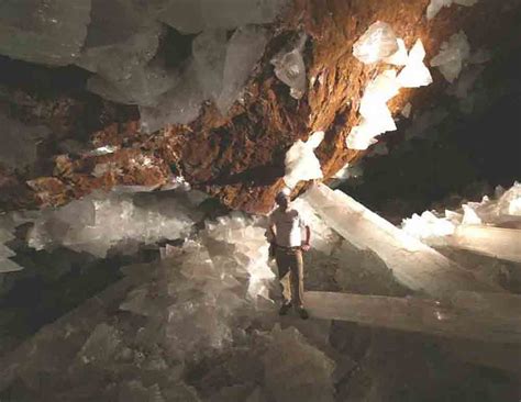 Light Mix: Giant Crystal Cave In Mexico