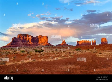 Monument Valley Arizona / Utah desert landscape Stock Photo - Alamy