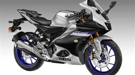 Yamaha R15 V4 Wallpaper