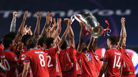 How many trophies have FC Bayern Munich won in their history?