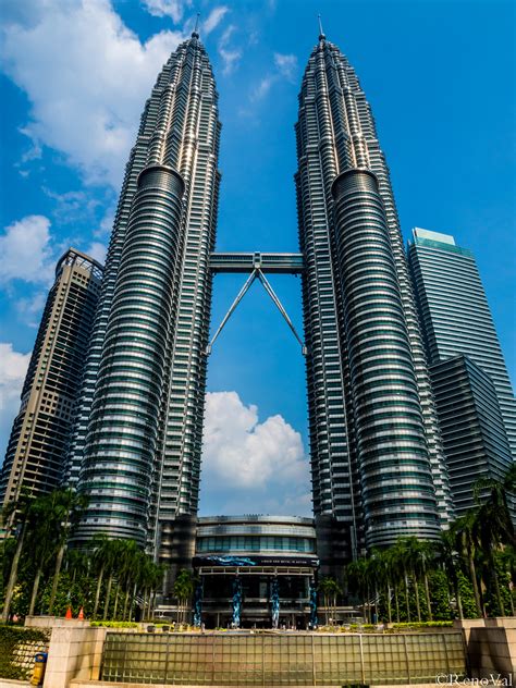 Petronas Twin Towers in Kuala Lumpur - Attraction in Kuala Lumpur ...