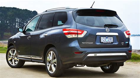 Nissan Pathfinder Hybrid 2014 review | CarsGuide