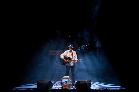 Funeral Chuy Montana : Captan el cuerpo del cantante en el ataúd