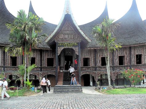 tHomBloG: rumah adat minangkabau 3