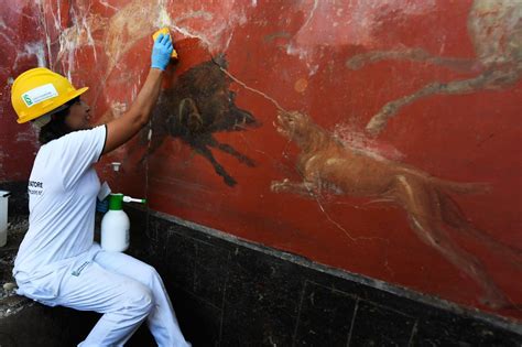 Archaeologists in Pompeii Have Discovered an ‘Enchanted’ Shrine Covered in Gorgeously Preserved ...