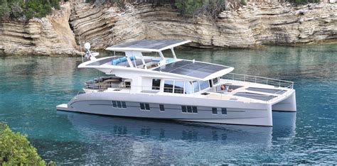 A new solar and battery-powered catamaran with a virtually unlimited range: Solarwave | Electrek