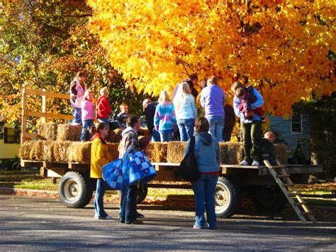 Perfect way to spend an evening in the autumn! I love a hayride. | Hayride, Bonfire day, Fall fun