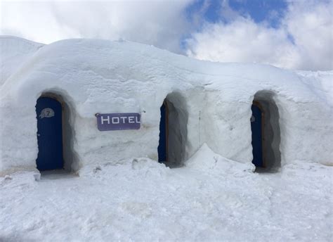 What does the inside of Eskimos’ igloo look like?