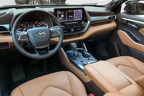 Toyota Highlander 2025 Interior Photos - Liam Dowd