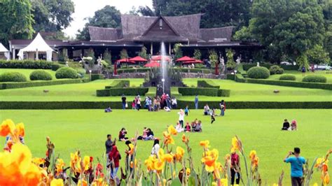 Brosur Kebun Raya Bogor – Gambaran