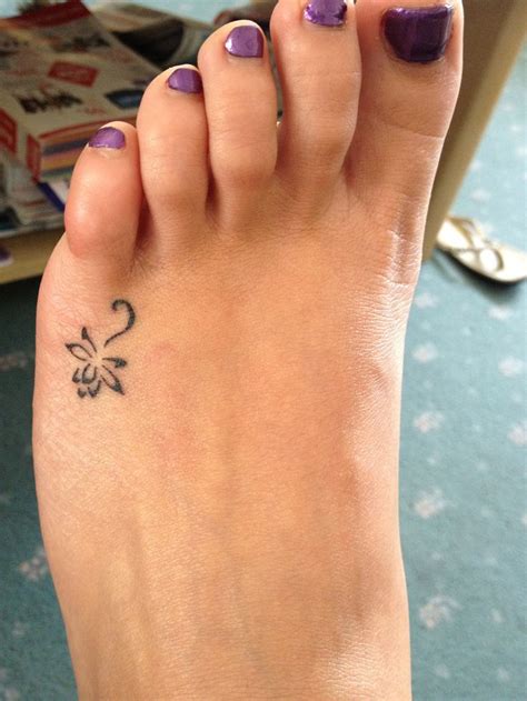 15 Foot Tattoo Designs for Women - Pretty Designs