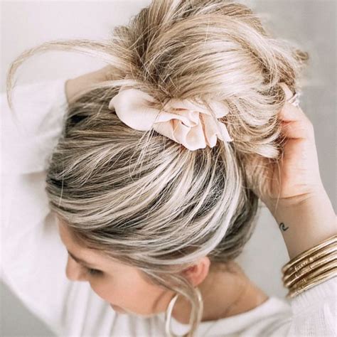 How to Do a Messy Bun? 10 Easy Bun Hairstyle Tutorials for 2023