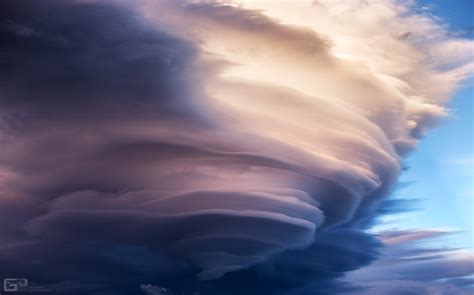 Lenticular Clouds Archives - Universe Today