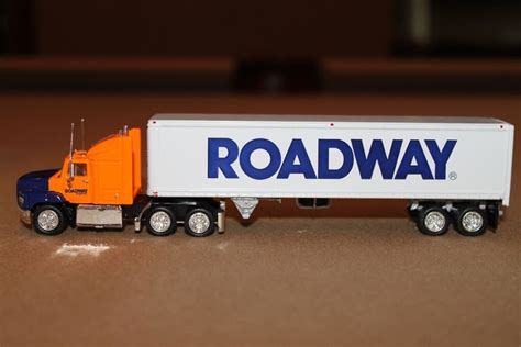 Collectible ROADWAY Tractor Trailer Toy Truck Mack Peterbilt Kenworth