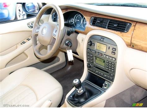 Ivory Interior 2004 Jaguar X-Type 2.5 Photo #77343531 | GTCarLot.com