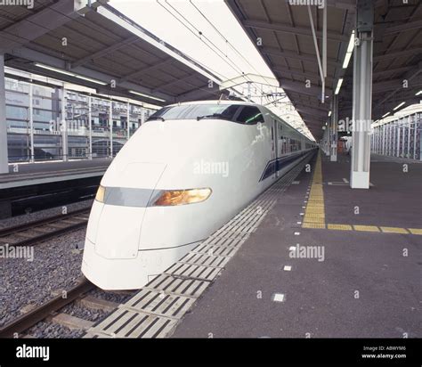 Bullet train side view hi-res stock photography and images - Alamy