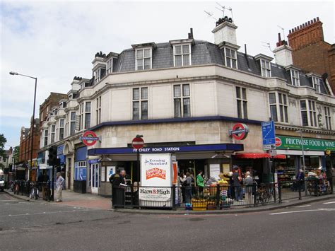 Finchley Road station - A Picture from Finchley Road to Wembley Park, Metropolitan - Tubewalker