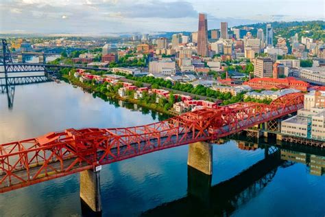 12 ICONIC Bridges of Portland, Oregon (With Facts & Photos)