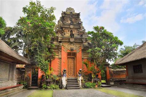 Visit Ubud Palace - Bali Fun Trip