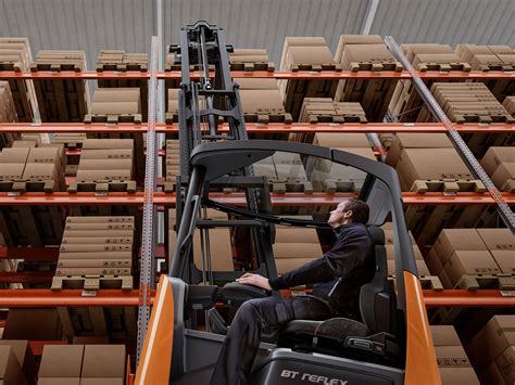 Reach Trucks | Global Materials Handling