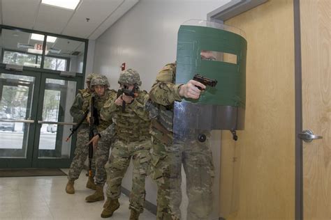 Military Police conduct training scenarios | Article | The United States Army