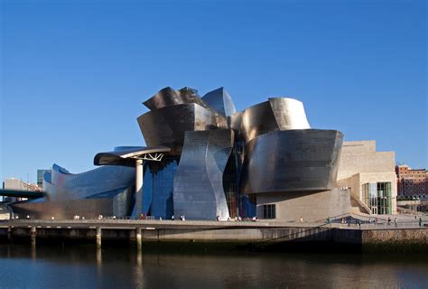 Visit of Guggenheim Museum with private guide - BILBAO PRIVATE TOUR