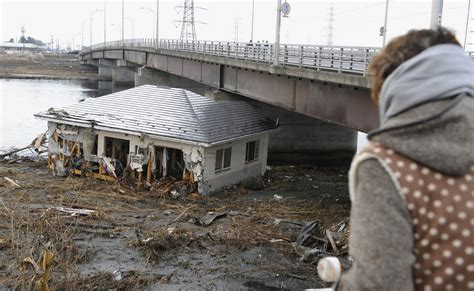 DEVASTATING IMAGES OF THE TSUNAMI IN JAPAN: 37 Tsunami Photos in Japan 2011